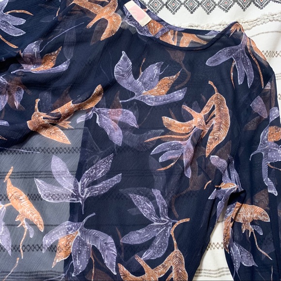 Quiksilver sheer floral blouse - Picture 2 of 5